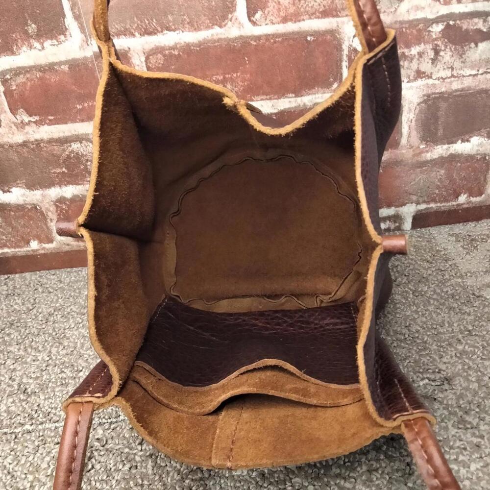 Portland Leather Goods Devan Bucket Tote Nutmeg Brown Pebbled Leather Purse - Picture 4 of 9